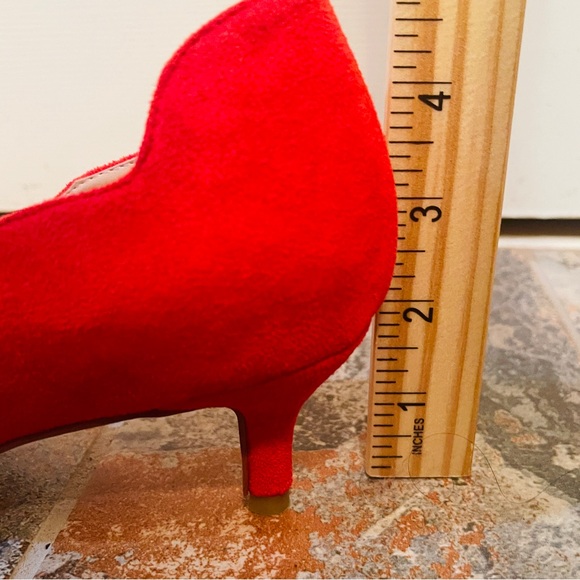💋NWOB! Vibrant YDN Scalloped, Pointed Toe, D’Orsay Style, Kitten Heels! - Picture 13 of 14